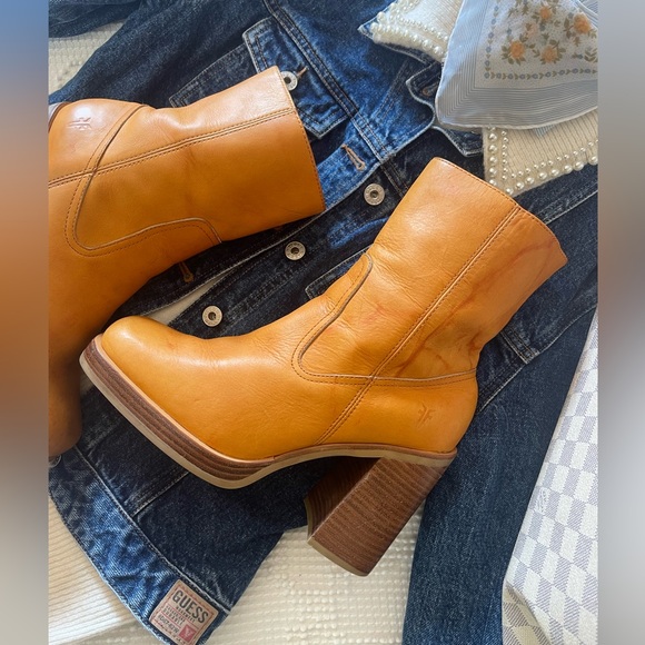 FRYE | Karma Zip 8R Platform Boots - Picture 3 of 8